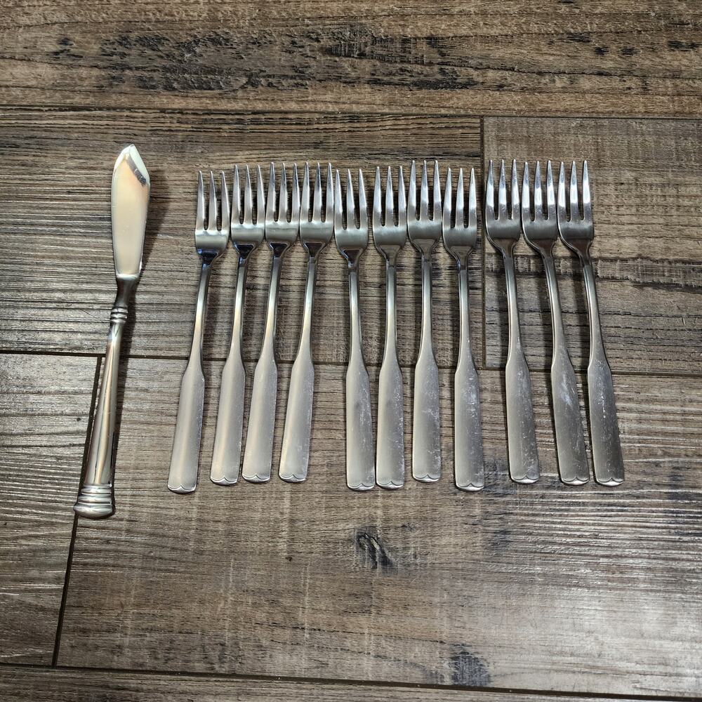 11 International Mark II Colonial Scroll Stainless seafood Forks EE